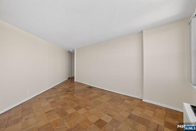 7002 JFK Blvd E 42B, Guttenberg, NJ 07093