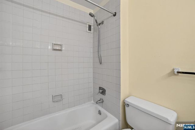 7002 JFK Blvd E 42B, Guttenberg, NJ 07093