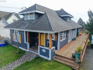281 W 4TH St, Coquille, OR 97423