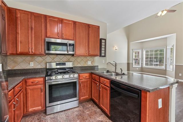 203 Valley Crossing, Canton, GA 30114