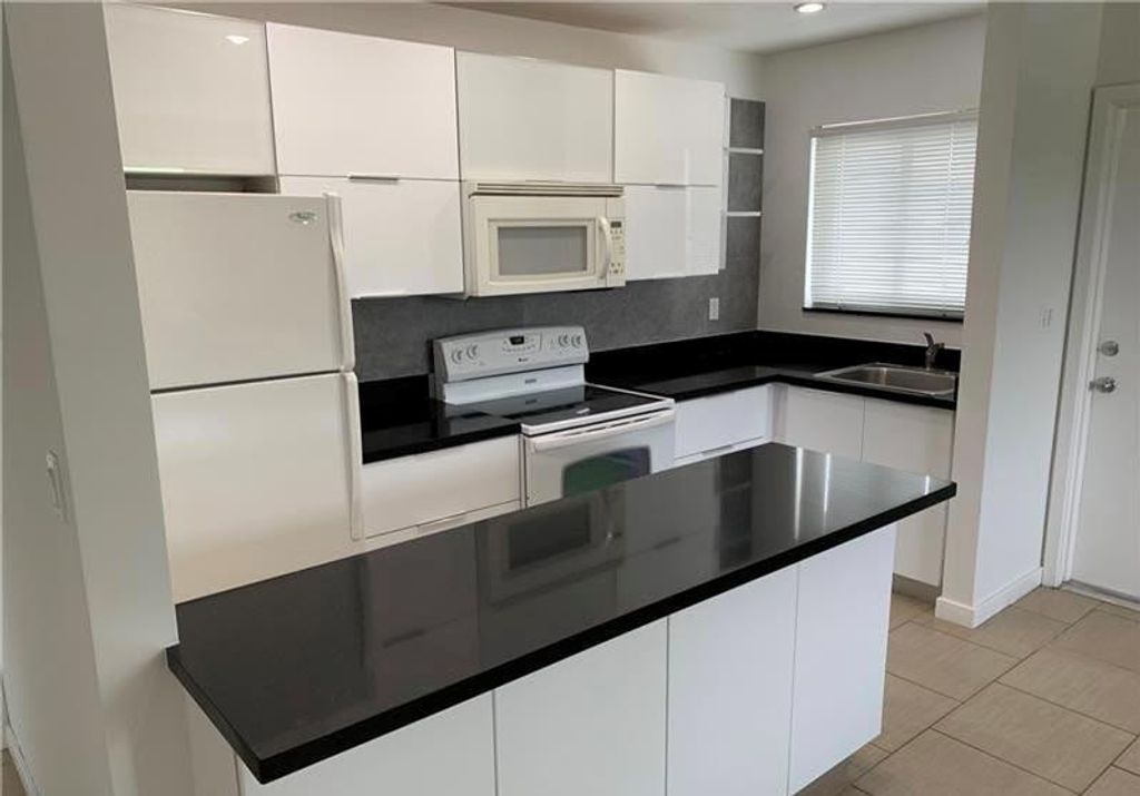 2830 NE 30th Place 2, Fort Lauderdale, FL 33306