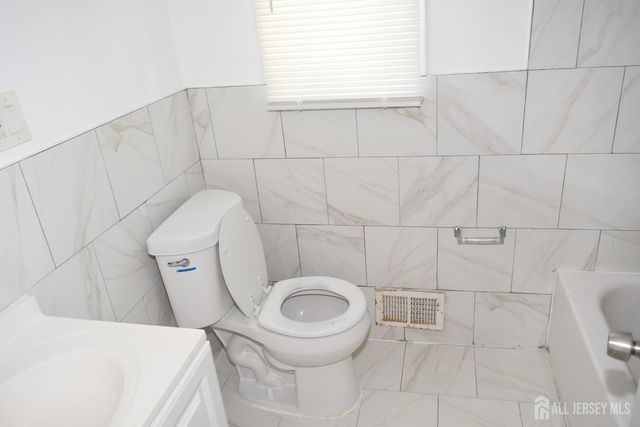 47 Christopher Street 47, Carteret, NJ 07008