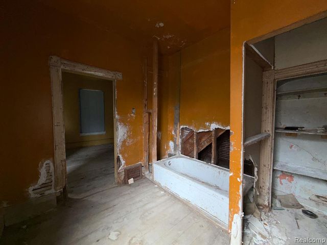 2546 W Forest Avenue, Detroit, MI 48208