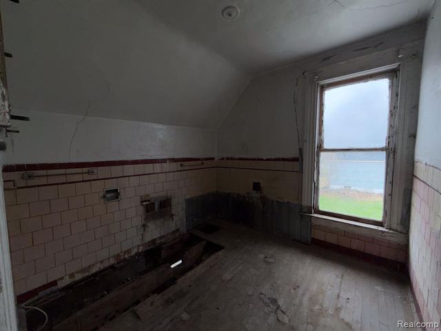 2546 W Forest Avenue, Detroit, MI 48208