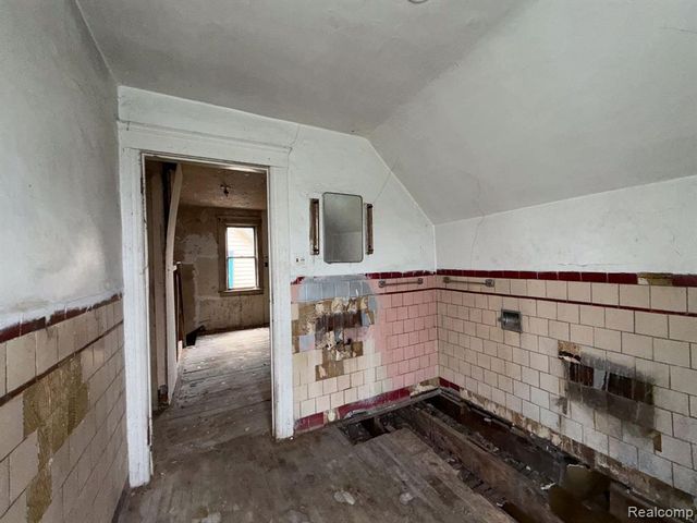 2546 W Forest Avenue, Detroit, MI 48208