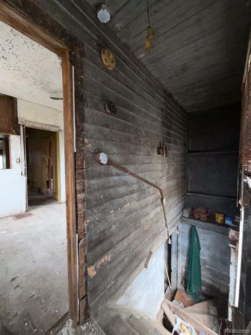 2546 W Forest Avenue, Detroit, MI 48208