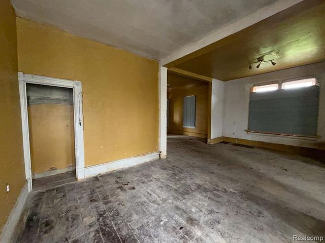 2546 W Forest Avenue, Detroit, MI 48208