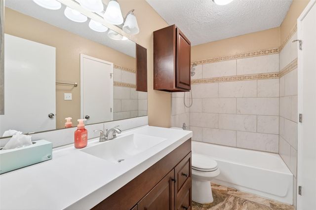 3919 Fairmont Parkway 195, Pasadena, TX 77504