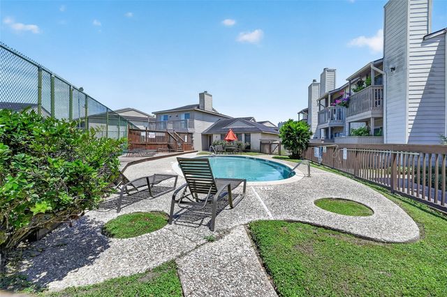3919 Fairmont Parkway 195, Pasadena, TX 77504