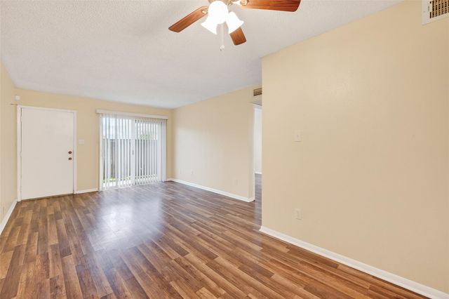 3919 Fairmont Parkway 195, Pasadena, TX 77504