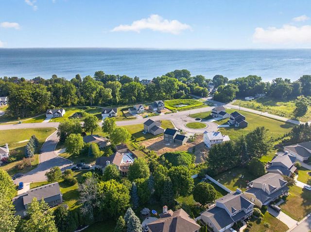 5998 Lillie CIRCLE, Racine, WI 53402