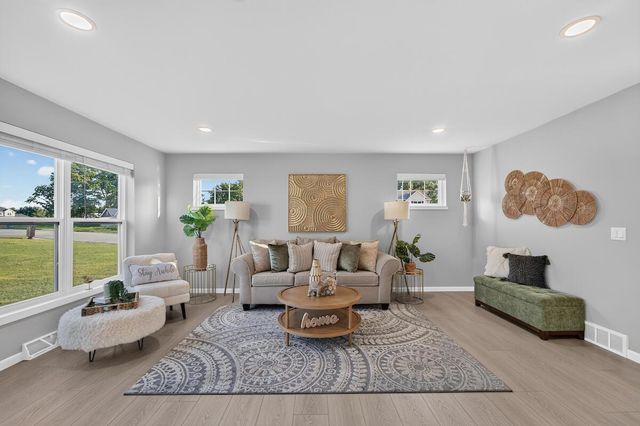5998 Lillie CIRCLE, Racine, WI 53402