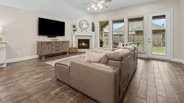 12322 Palmetto Drive, Mont Belvieu, TX 77523