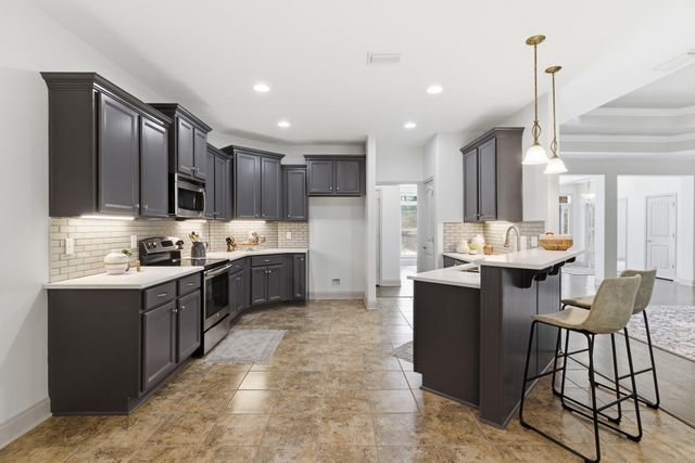 14 E Yellowstone, Hattiesburg, MS 39402