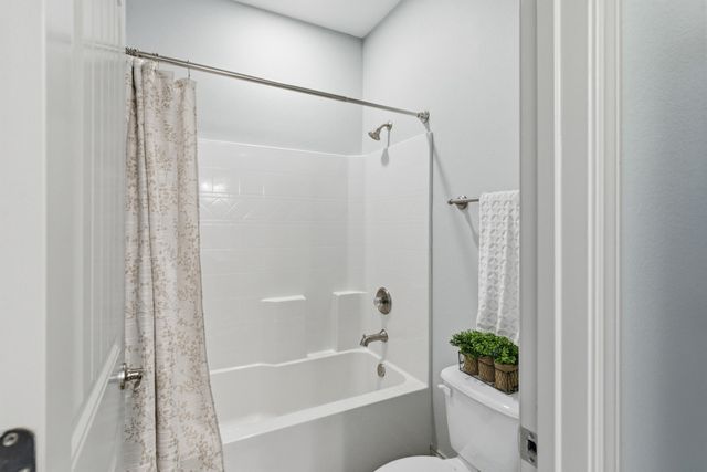 14 E Yellowstone, Hattiesburg, MS 39402