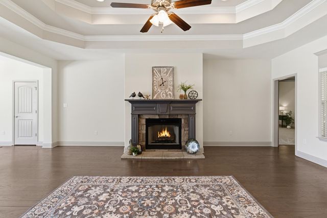 14 E Yellowstone, Hattiesburg, MS 39402