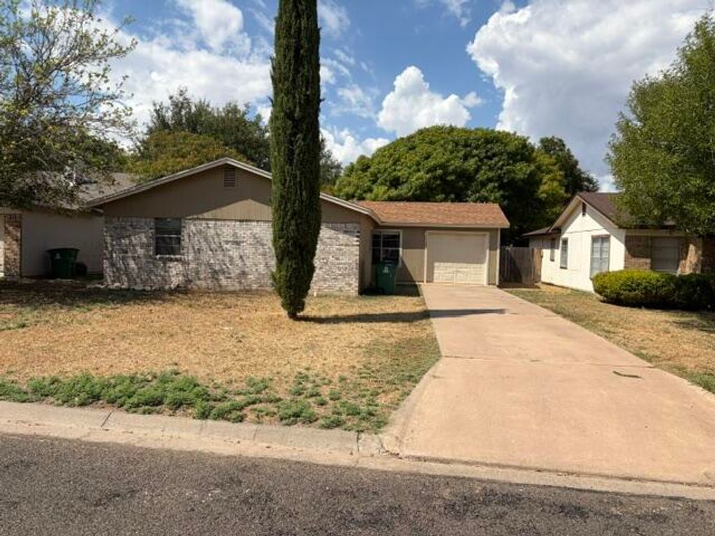 Image 2 of property listing at 1121 Toby Lane, San Angelo, TX 76903