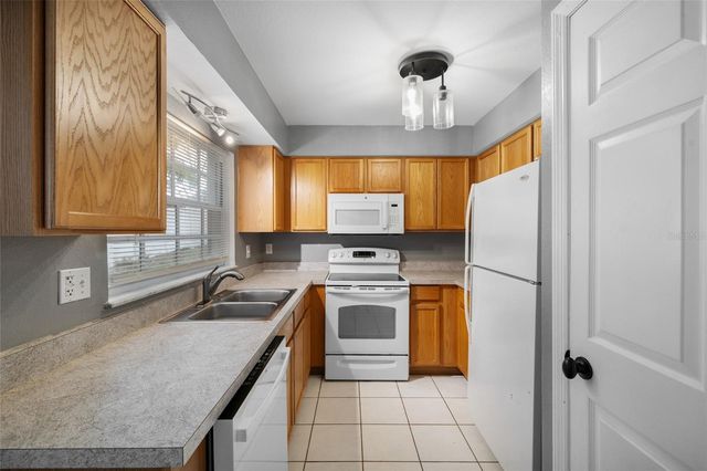 37250 EMBASSY PARK LANE, Dade City, FL 33525