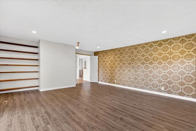 302 W Rainier Way, Spokane, WA 99208