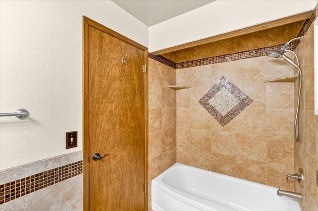 302 W Rainier Way, Spokane, WA 99208
