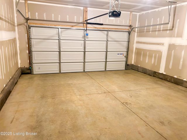 6509 Fair Ridge Ln, Louisville, KY 40291