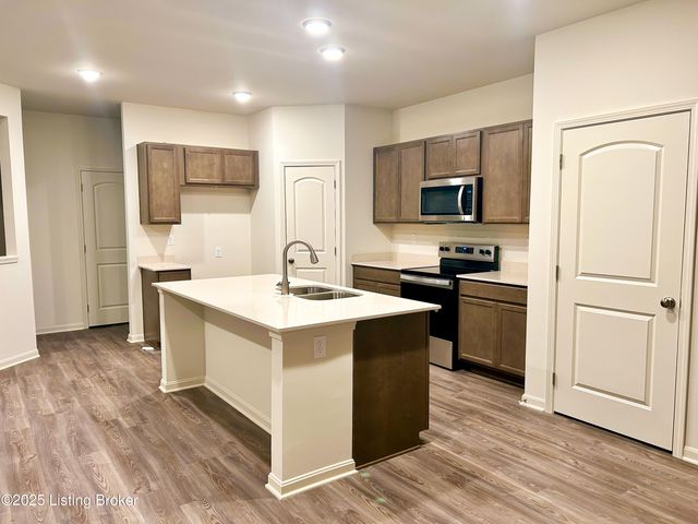 6509 Fair Ridge Ln, Louisville, KY 40291