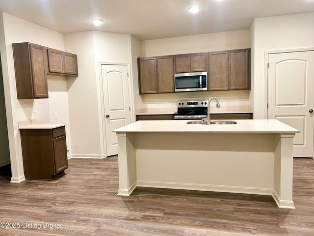 6509 Fair Ridge Ln, Louisville, KY 40291