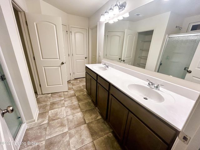 6509 Fair Ridge Ln, Louisville, KY 40291