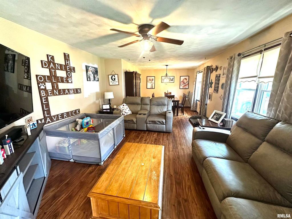 Image 2 of property listing at 1340 E 6TH Street, Centralia, IL 62801