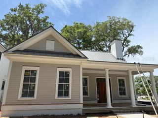 6 Meridian Rd, Beaufort, SC 29007