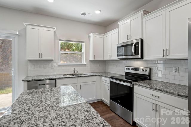 138 Marathon Lane, Candler, NC 28715