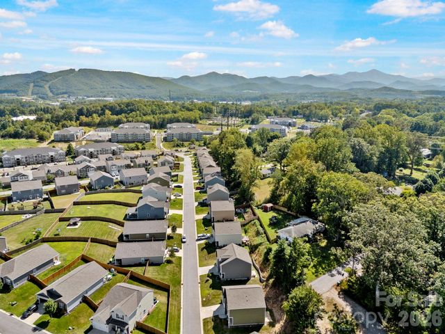 138 Marathon Lane, Candler, NC 28715