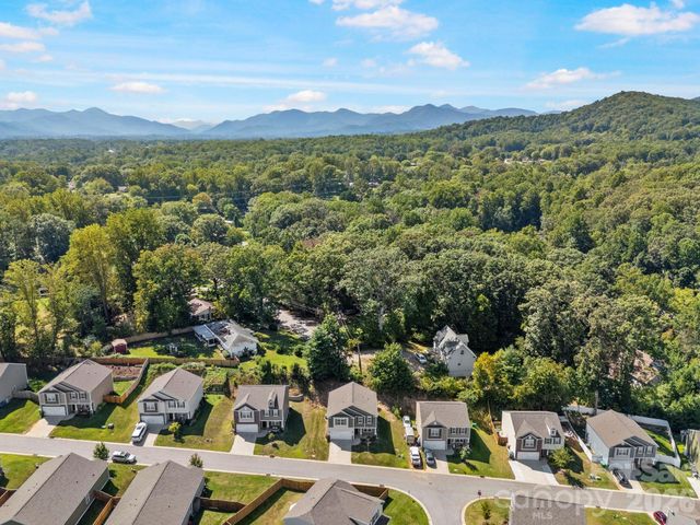 138 Marathon Lane, Candler, NC 28715