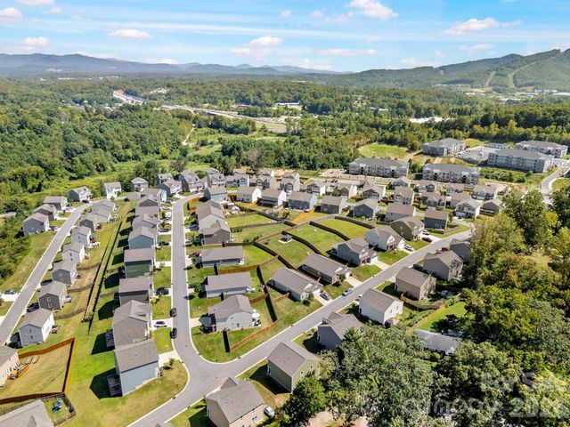 138 Marathon Lane, Candler, NC 28715
