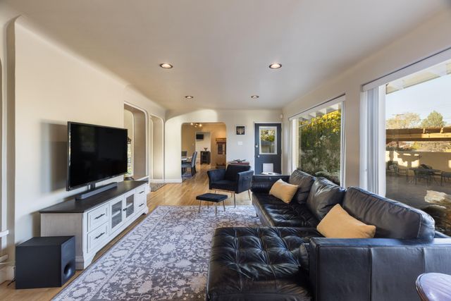 924 Valverde Drive SE, Albuquerque, NM 87108