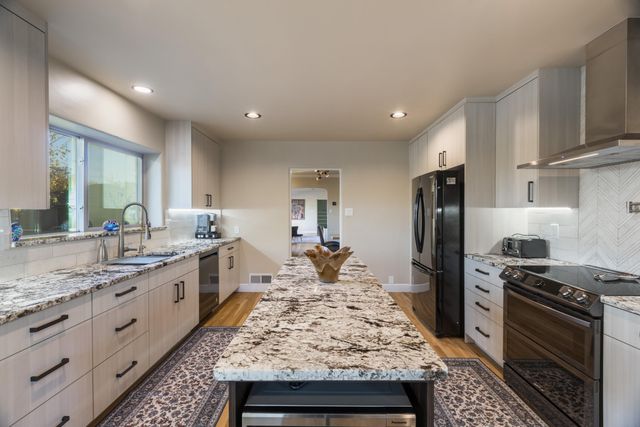 924 Valverde Drive SE, Albuquerque, NM 87108