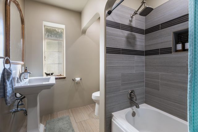 924 Valverde Drive SE, Albuquerque, NM 87108