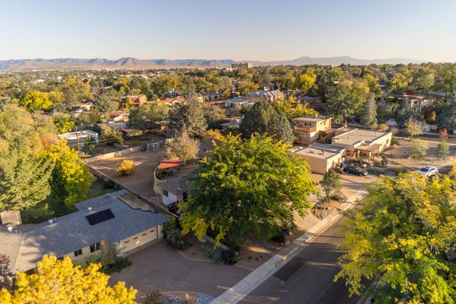 924 Valverde Drive SE, Albuquerque, NM 87108