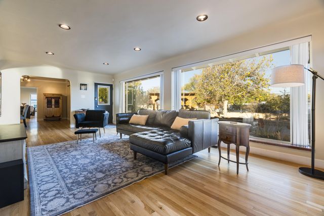 924 Valverde Drive SE, Albuquerque, NM 87108