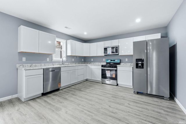 3825 Clermont Avenue, Fort Wayne, IN 46806