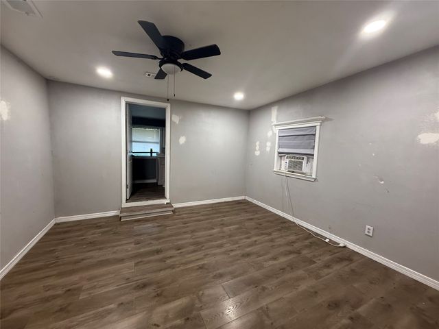 212 Paris Drive, Pottsboro, TX 75076