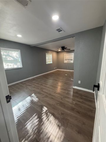 212 Paris Drive, Pottsboro, TX 75076