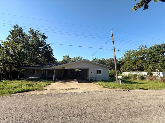 212 Paris Drive, Pottsboro, TX 75076