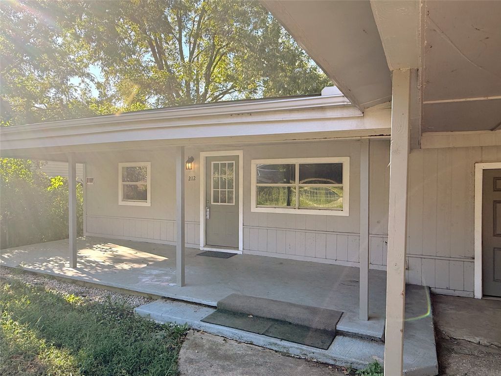 212 Paris Drive, Pottsboro, TX 75076