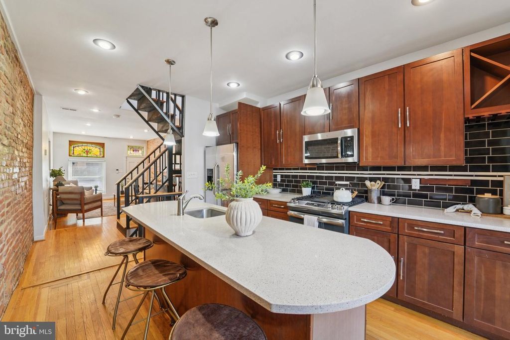 Image 10 of property listing at 616 S BELNORD AVE, Baltimore, MD 21224