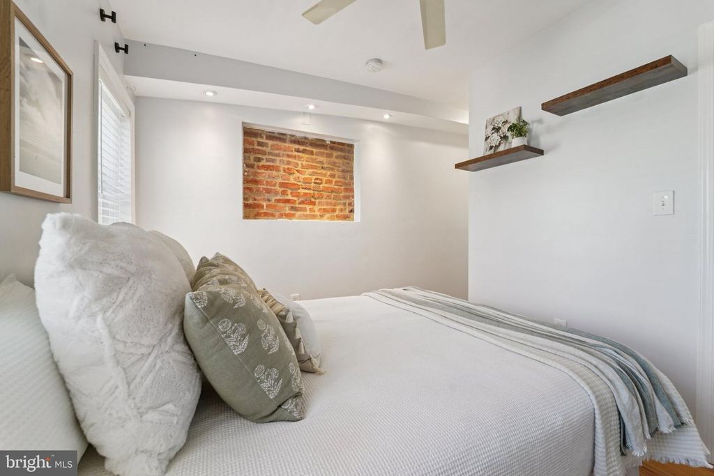 Image 12 of property listing at 616 S BELNORD AVE, Baltimore, MD 21224