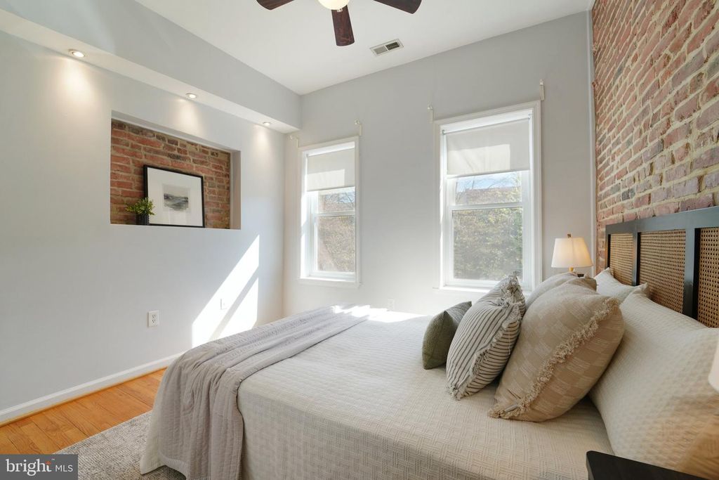 Image 17 of property listing at 616 S BELNORD AVE, Baltimore, MD 21224