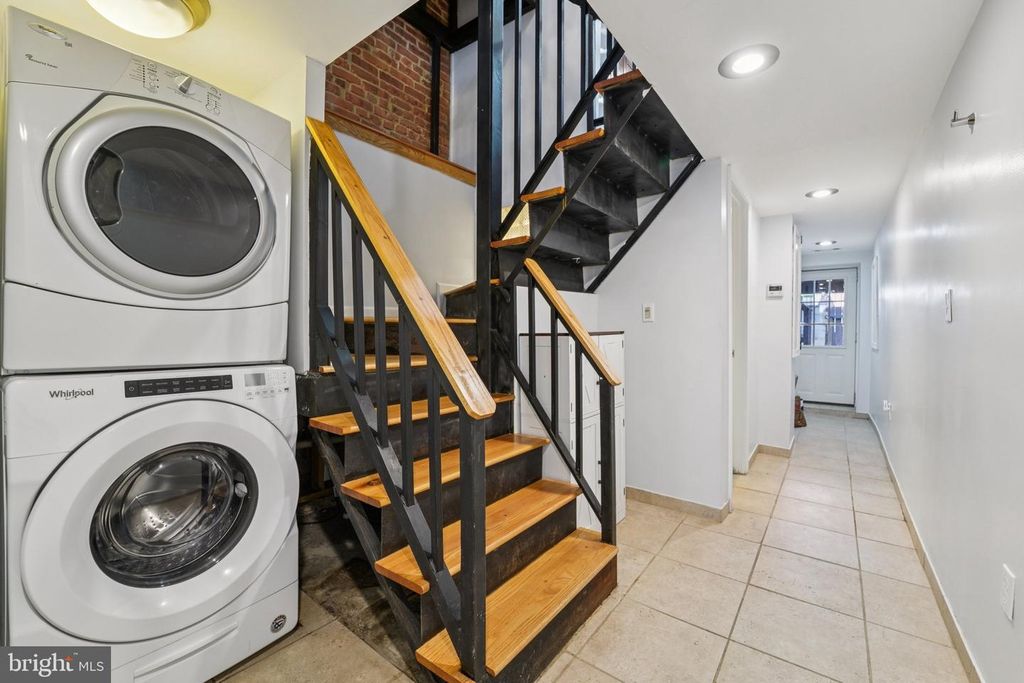 Image 18 of property listing at 616 S BELNORD AVE, Baltimore, MD 21224