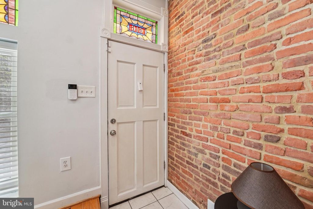Image 2 of property listing at 616 S BELNORD AVE, Baltimore, MD 21224