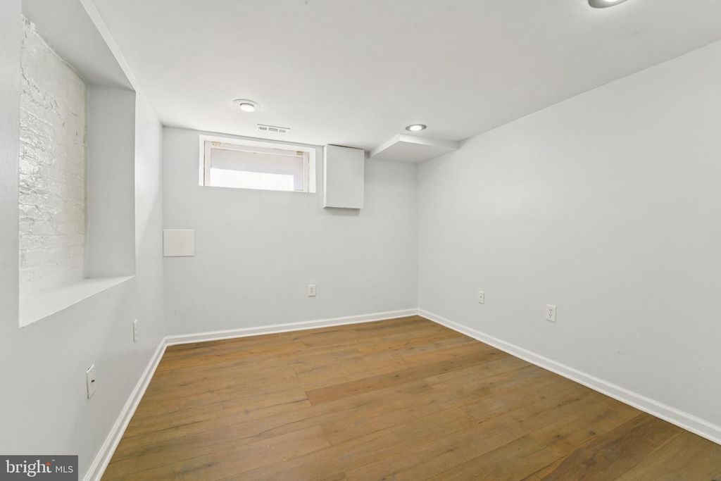 Image 20 of property listing at 616 S BELNORD AVE, Baltimore, MD 21224